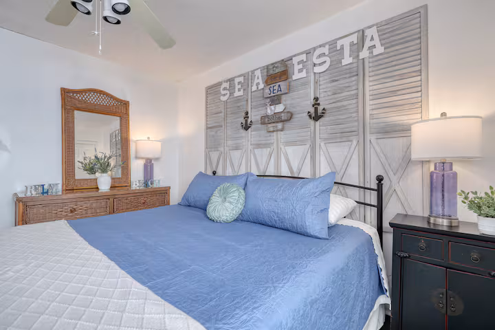 SeaEsta king bedroom